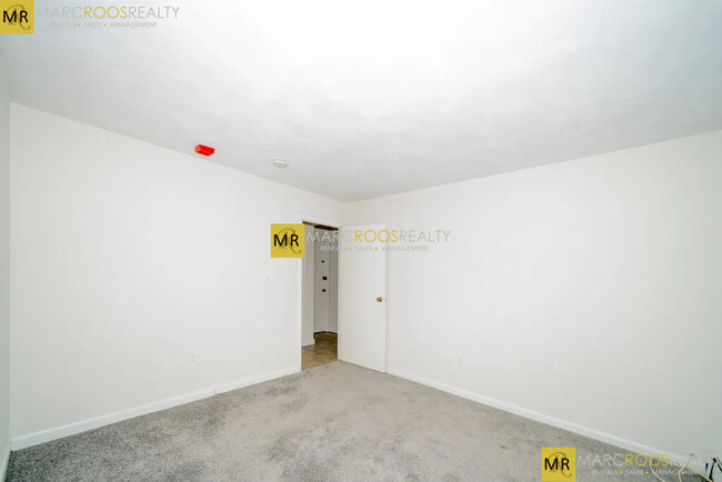 360 Market St, Unit B4 in Boston, MA - Building Photo - Building Photo