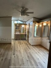 206 York Dr in Middlebury, IN - Building Photo - Building Photo