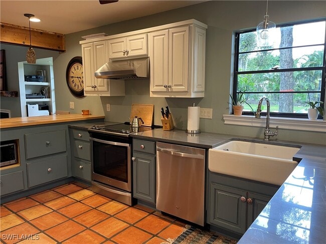 5825 Dogwood Way in Naples, FL - Building Photo - Building Photo