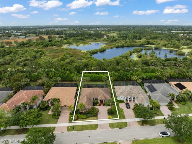 8888 Mustang Island Cir in Naples, FL - Foto de edificio - Building Photo