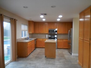 1048 Freshwater Ct in Vacaville, CA - Building Photo - Building Photo