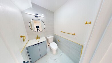 1050 S Bonnie Beach Pl in Los Angeles, CA - Building Photo - Building Photo