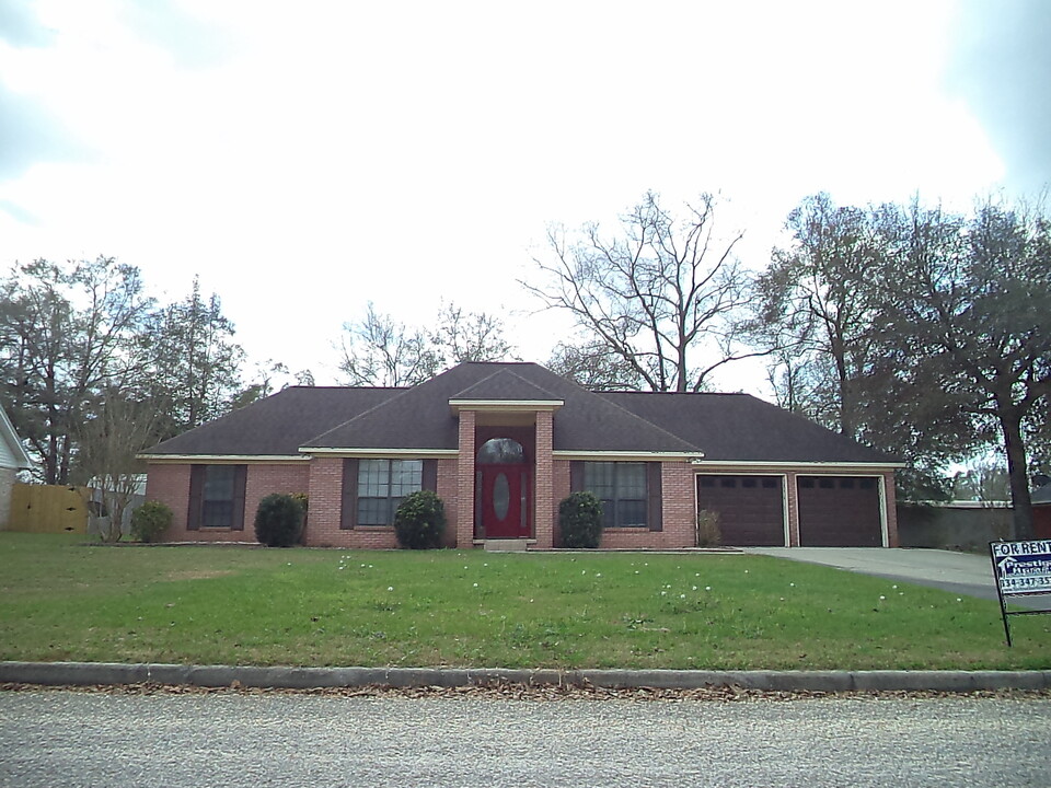 37 Ashley Ln in Enterprise, AL - Building Photo