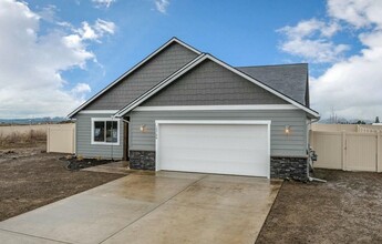 13706 N Apex Way in Hayden, ID - Building Photo - Building Photo