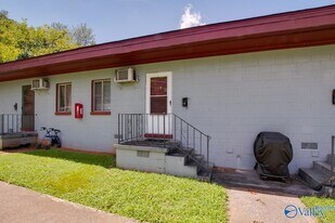 1328 Oshaughnessy Ave NE, Unit B in Huntsville, AL - Building Photo