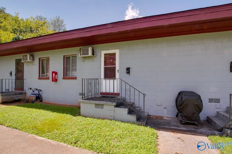 1328 Oshaughnessy Ave NE, Unit B in Huntsville, AL - Building Photo