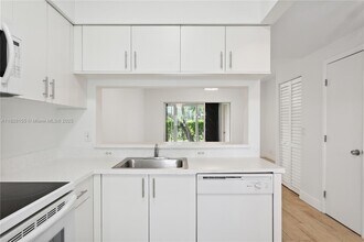 31 Whitehead Cir in Weston, FL - Building Photo - Building Photo