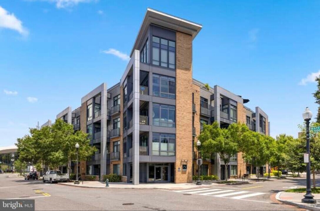 525 Water St SW, Unit 311 in Washington, DC - Foto de edificio