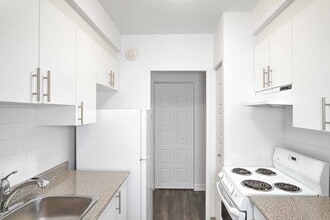 5460 Sunnybrooke Ave in Côte-St-Luc, QC - Building Photo - Building Photo