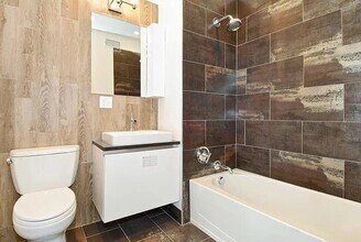 8 Erie St in Jersey City, NJ - Building Photo - Building Photo