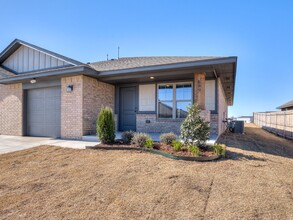 689 Hackberry Ln in Goldsby, OK - Building Photo - Building Photo