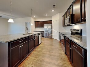 231 Lake End Dr in Loganville, GA - Foto de edificio - Building Photo