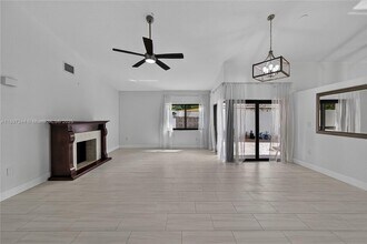 15140 Bristol Ln in Davie, FL - Building Photo - Building Photo