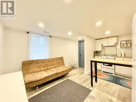 52 Glenridge Rd in Toronto, ON - Building Photo