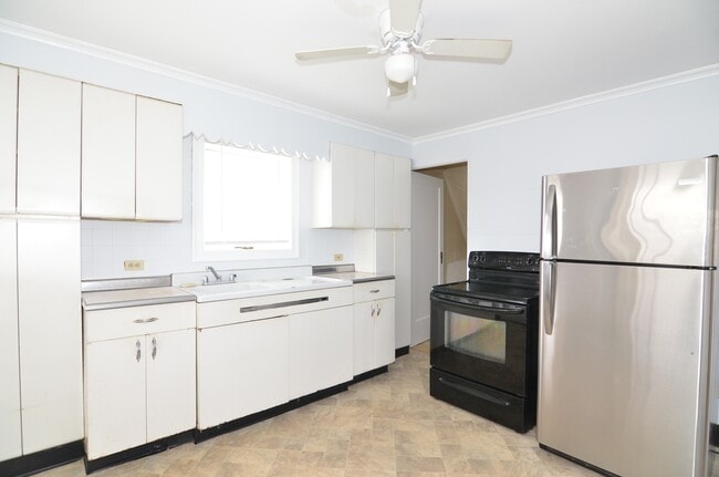 property at 319 Front St