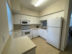 8555 Bernwood Cove Loop-Unit -105 in Ft. Myers, FL - Building Photo - Building Photo