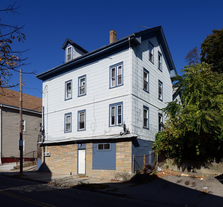 145 Regent Ave in Providence, RI - Building Photo