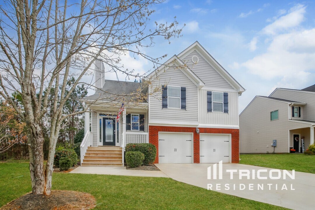 7134 Creeksong Dr in Douglasville, GA - Building Photo