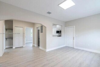 3030 NW 16th St in Miami, FL - Building Photo - Building Photo