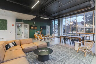 Student | HERE Champaign in Champaign, IL - Building Photo - Lobby