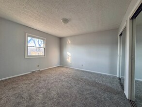 2437 Delaware Dr in Springfield, IL - Building Photo - Building Photo