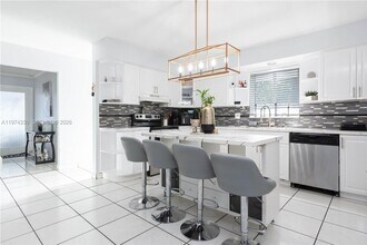 5640 Hayes St in Hollywood, FL - Foto de edificio - Building Photo