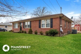 7706 Poinsettia Dr in Louisville, KY - Building Photo - Building Photo