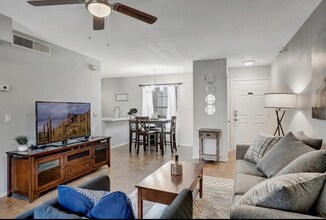 8020 E Thomas Rd in Scottsdale, AZ - Building Photo - Building Photo