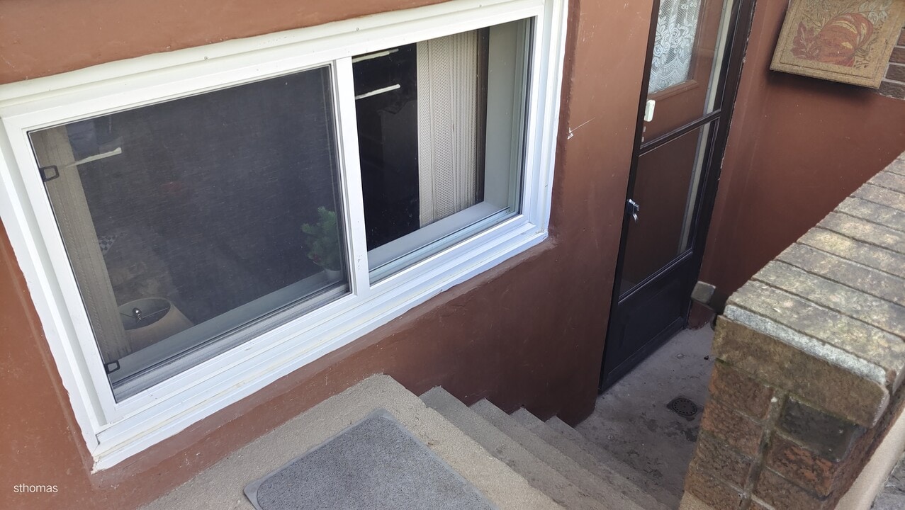 89 Roehampton Av in St Catharines, ON - Building Photo