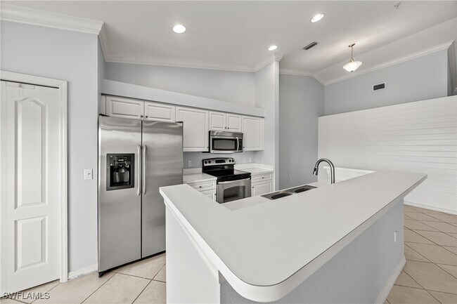 19981 Barletta Ln in Estero, FL - Foto de edificio - Building Photo