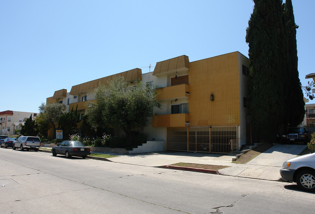 435 N Serrano Ave in Los Angeles, CA - Building Photo