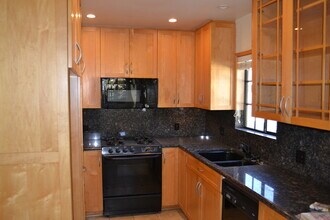 1026 Avenue A in Redondo Beach, CA - Building Photo - Building Photo