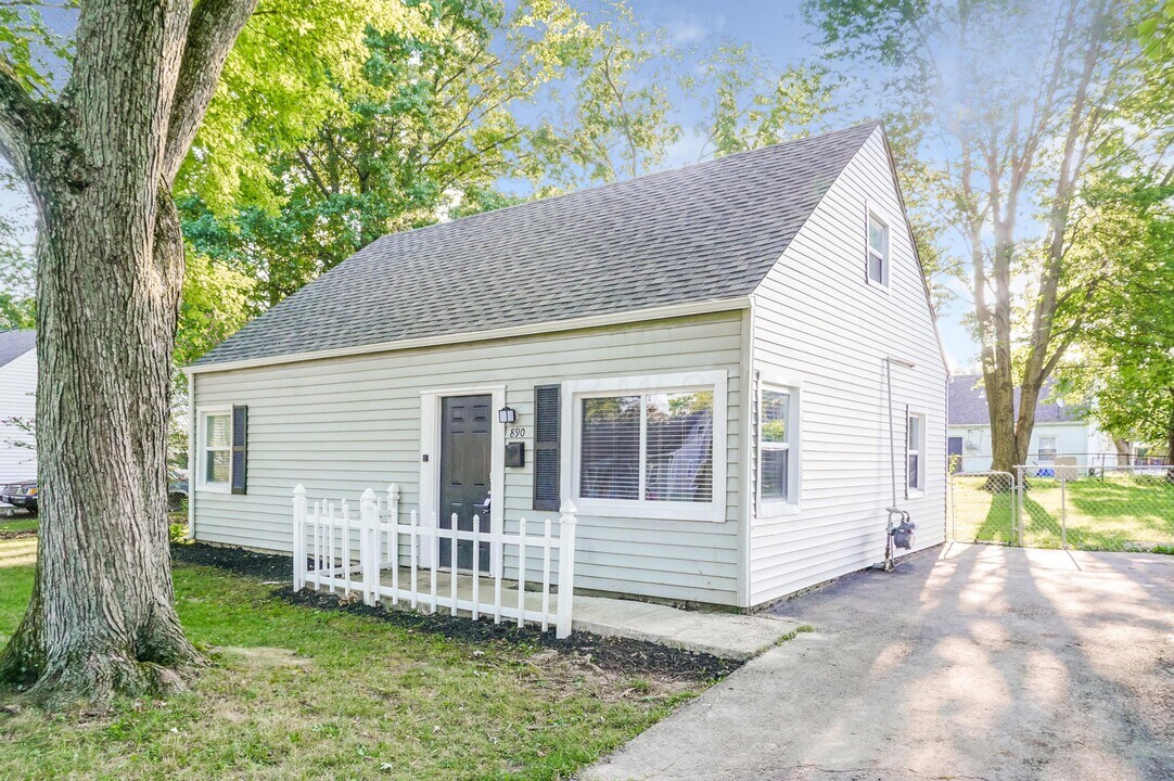 890 Bucknell Rd in Columbus, OH - Building Photo