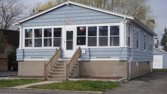 property at 1109 Reef Rd