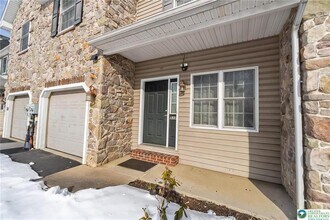 537 Kemmerer Ln in Allentown, PA - Building Photo - Building Photo