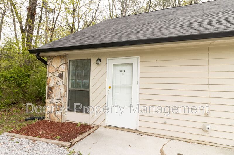 1118 McBrien Rd in East Ridge, TN - Building Photo