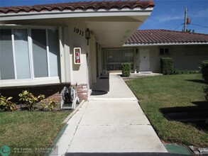 1911 NE 27th Ct in Lighthouse Point, FL - Foto de edificio - Building Photo