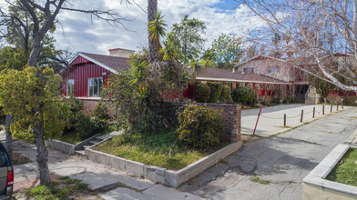 5611 Huntington Dr N in Los Angeles, CA - Building Photo - Building Photo