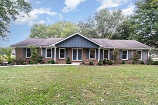 1726 Lewisburg Pike in Franklin, TN - Building Photo