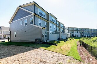 341 Old Grove Ln in Apex, NC - Building Photo - Building Photo