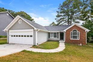 2081 Wedgewood Dr in Stone Mountain, GA - Building Photo