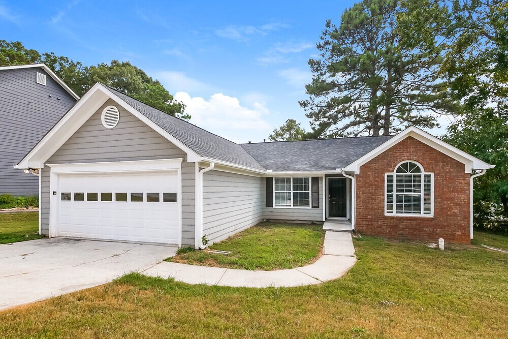 2081 Wedgewood Dr in Stone Mountain, GA - Building Photo