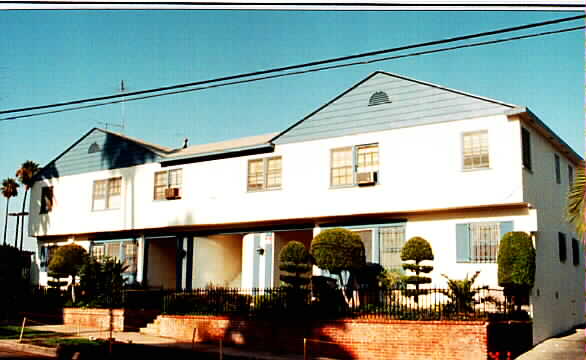 1035 Menlo Ave in Los Angeles, CA - Building Photo - Building Photo