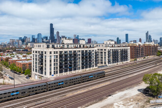 University Village Lofts in Chicago, IL - Building Photo - Building Photo