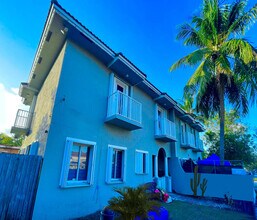 1102 NW 26th St in Miami, FL - Building Photo - Building Photo