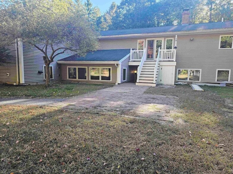 30 Sterling Ln in South Berwick, ME - Building Photo