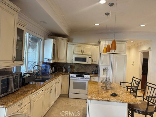 5092 Chimineas Ave in Los Angeles, CA - Building Photo - Building Photo