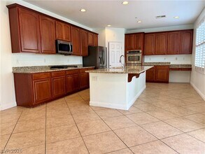 7873 Sleeping Lily Dr in Las Vegas, NV - Building Photo - Building Photo