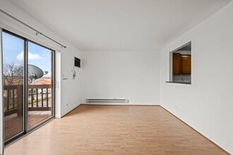 1348 Geneva Dr in Palatine, IL - Building Photo - Building Photo