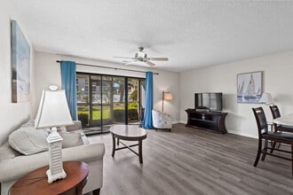 1920 Bent Grass Dr in Myrtle Beach, SC - Foto de edificio - Building Photo